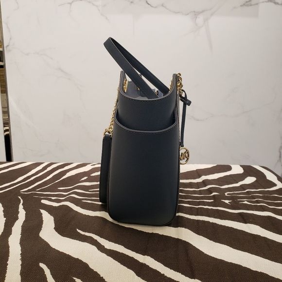 Michael Kors JST Large Chain Shoulder Tote - Picture 3 of 6